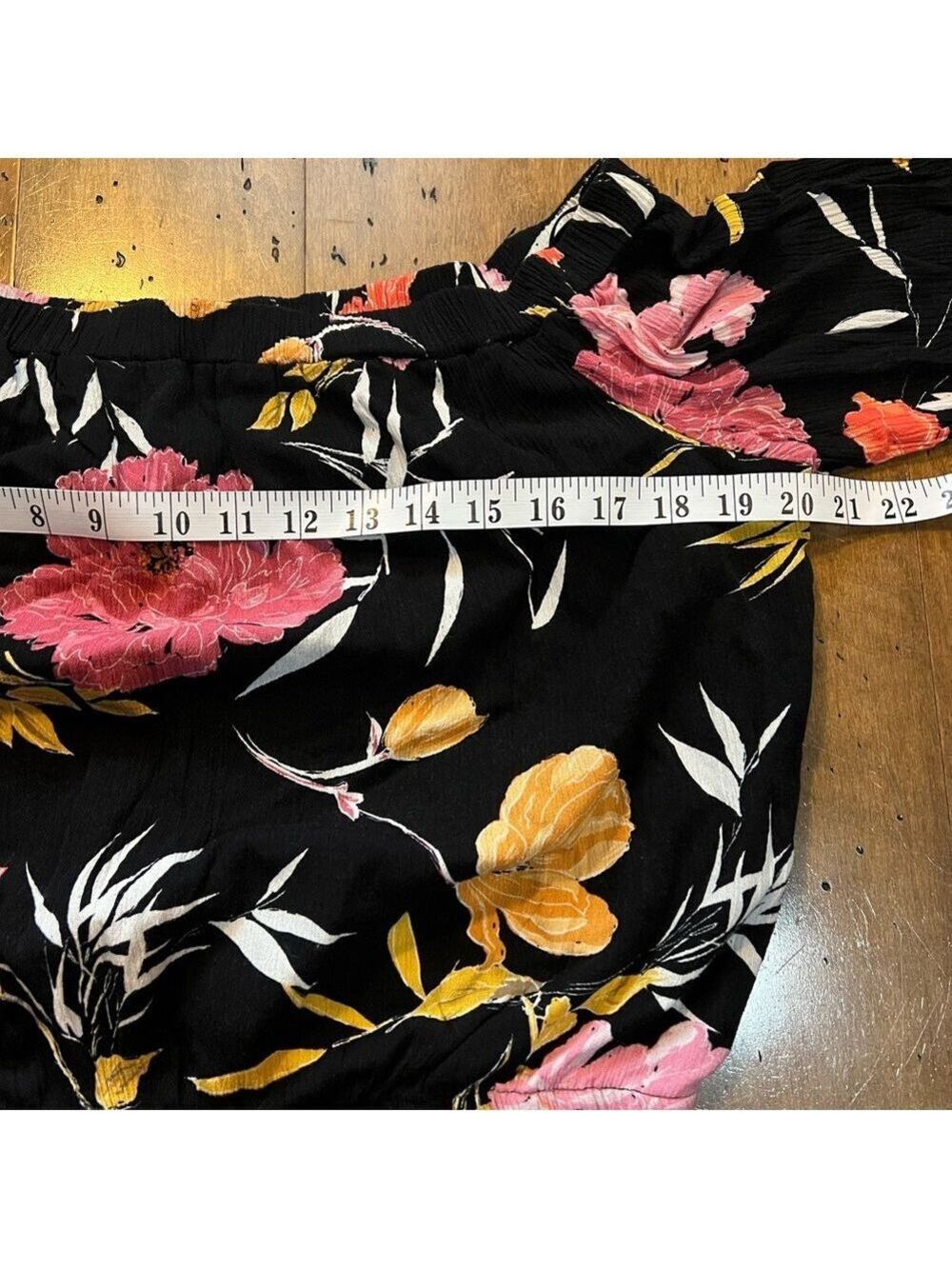 Guess Black Floral Crop Top Size Large - Picture 8 of 9